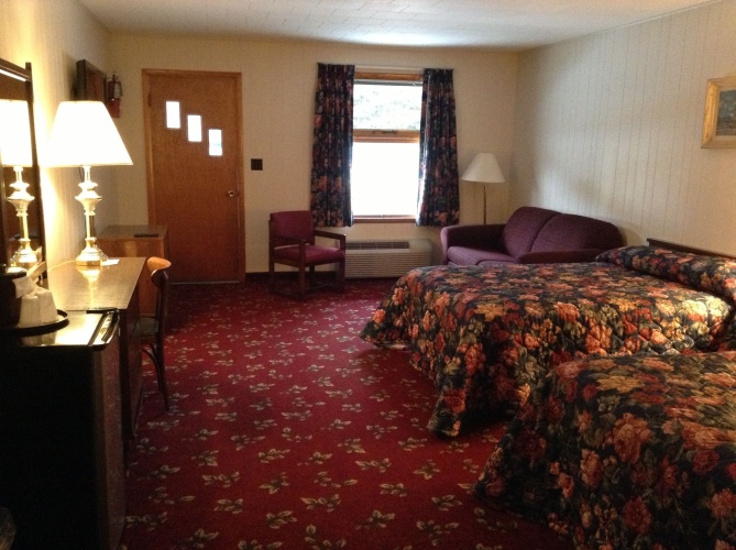 Standard Quadruple room with pool view