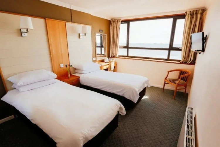 Standard Twin room with sea view
