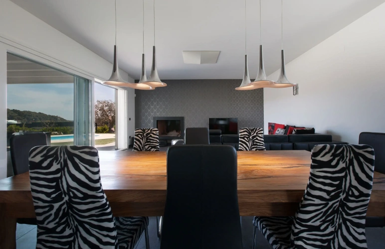 4 Bedrooms Villa