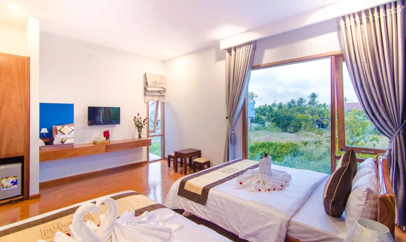 Deluxe Family room with garden view