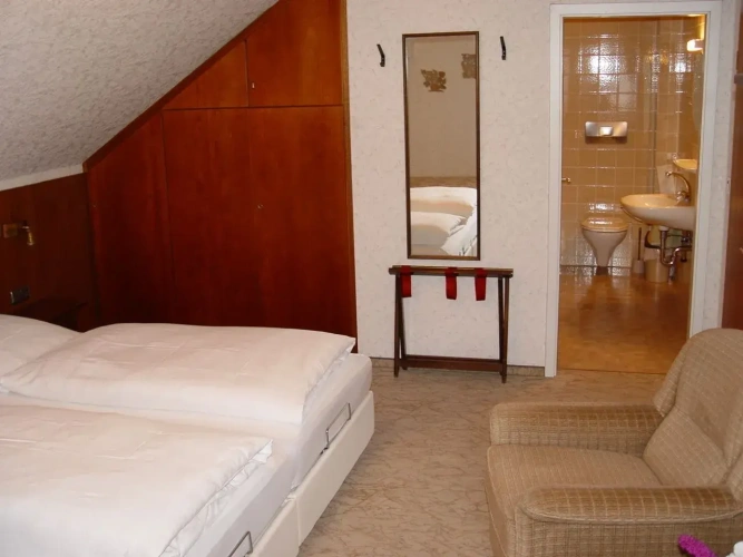 Standard Triple room
