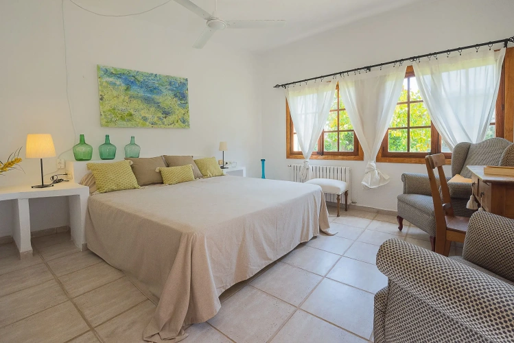 5 Bedrooms Villa