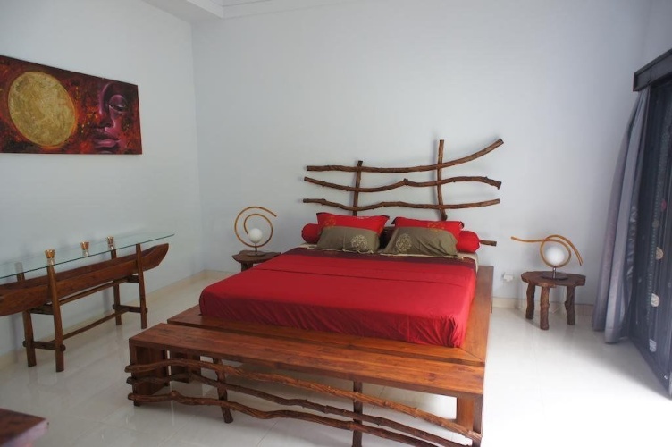 2 Bedrooms Villa