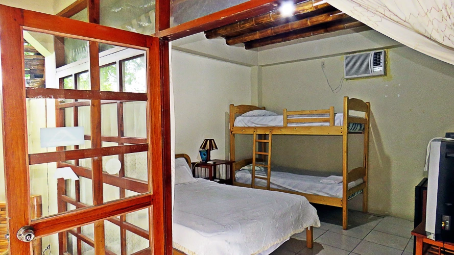Standard Sextuple room with balcony