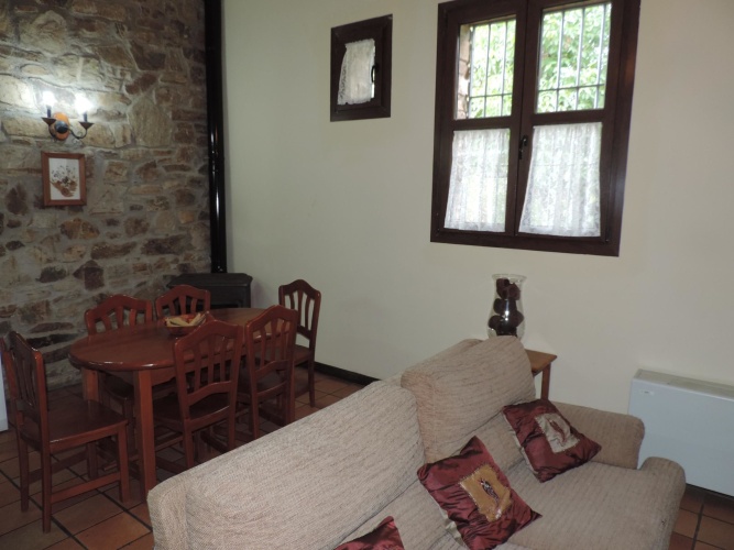 2 Bedrooms Cottage
