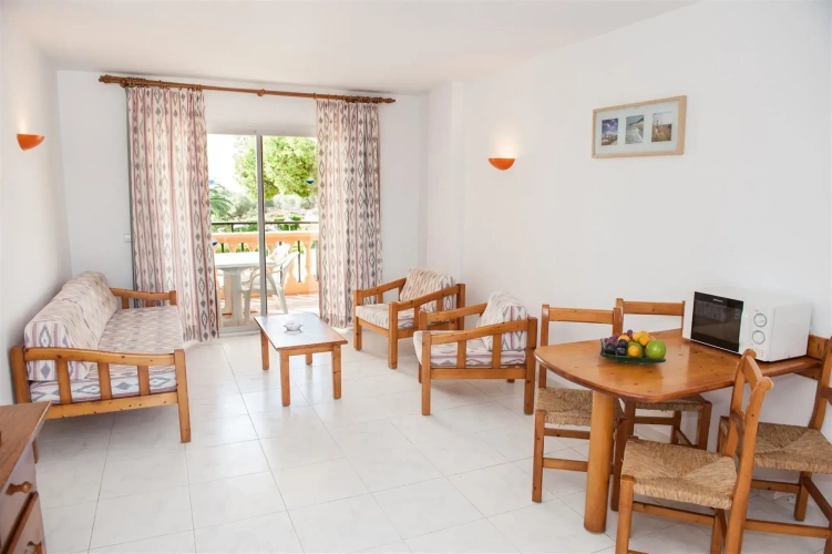 2 Bedrooms Apartment