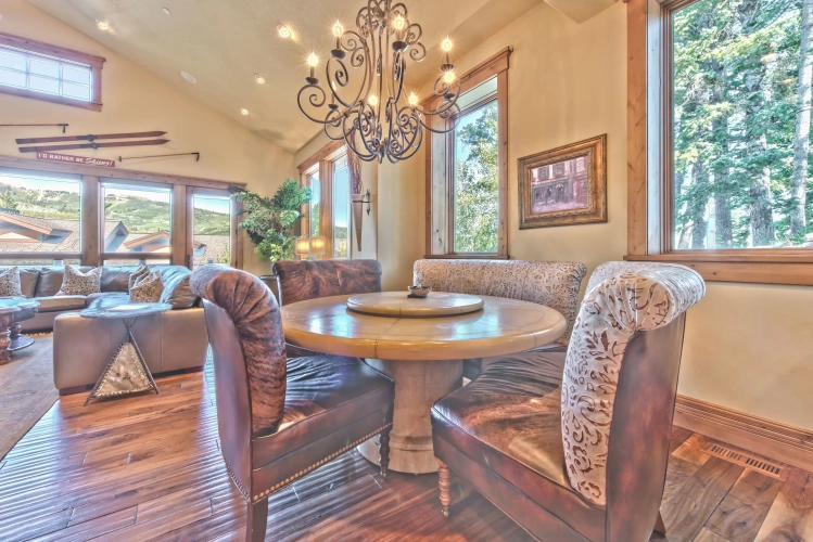 4 Bedrooms Cottage with balcony