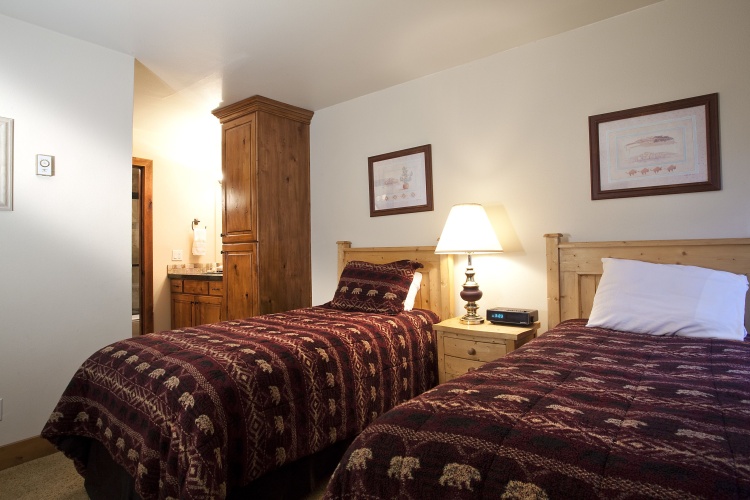 1 Bedroom Standard room with mountain view