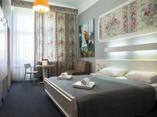 Standard Triple room