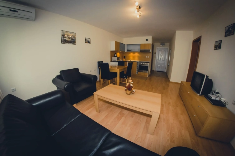 2 Bedrooms Apartment