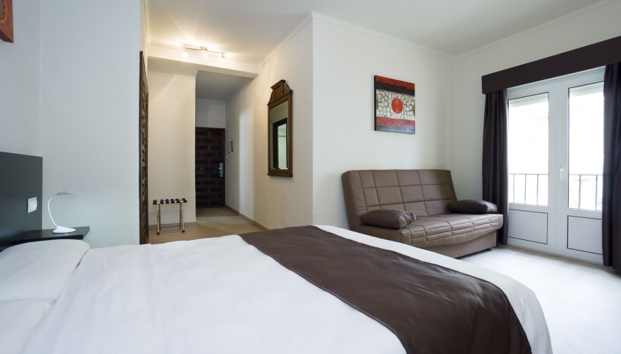 Standard Triple room