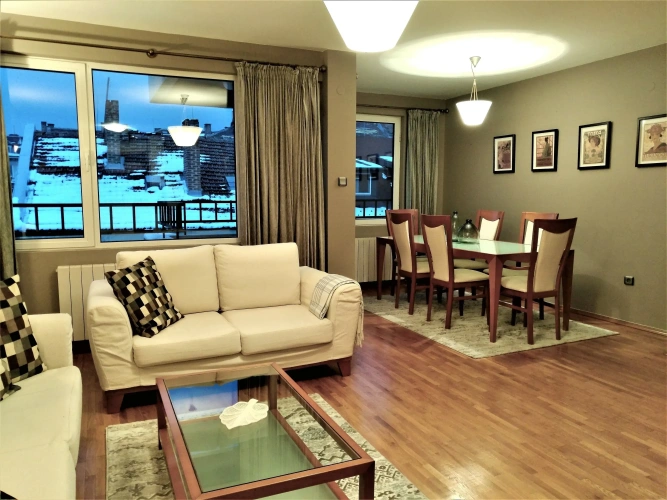 2 Bedrooms Apartment