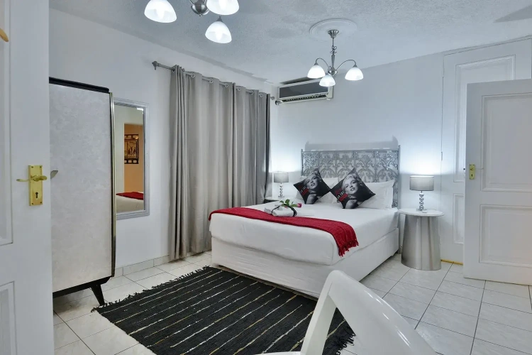 Deluxe Suite