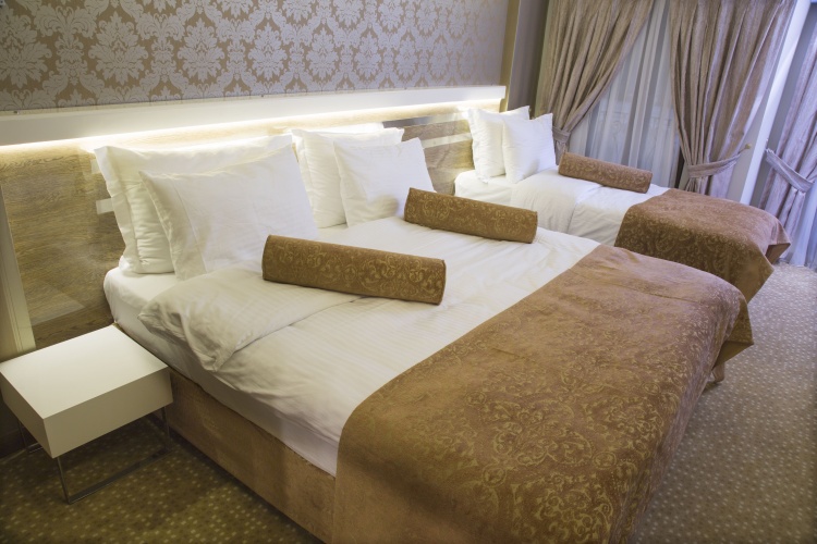 Standard Triple room with city view