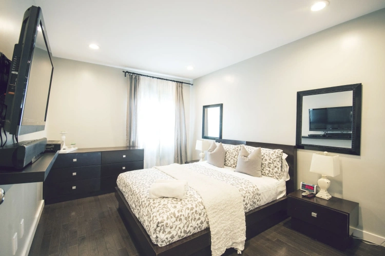 3 Bedrooms Apartment