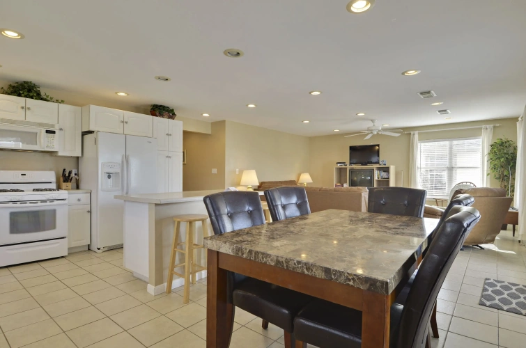 5 Bedrooms Cottage with balcony