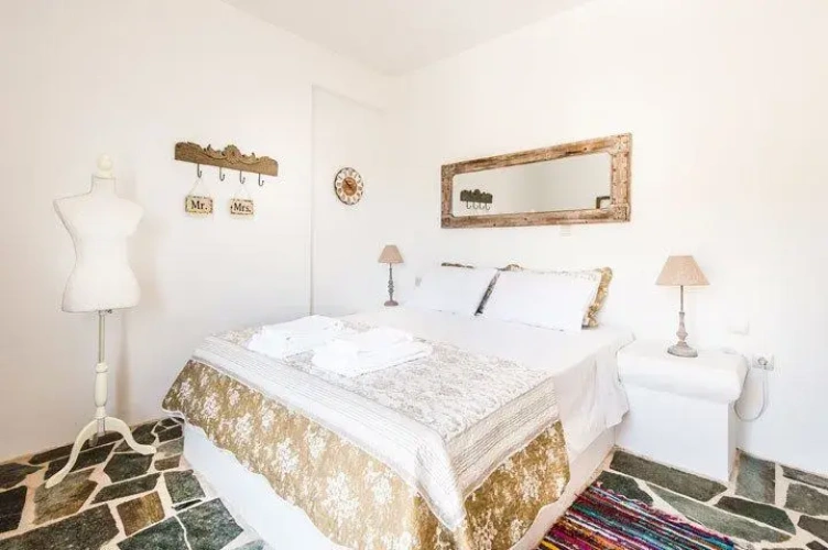 3 Bedrooms Sextuple Cottage
