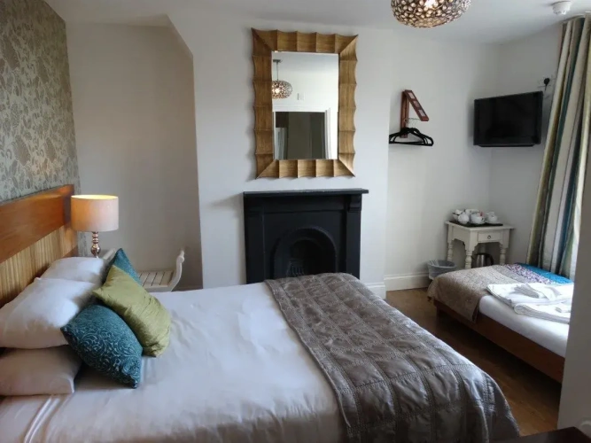 Standard Triple room