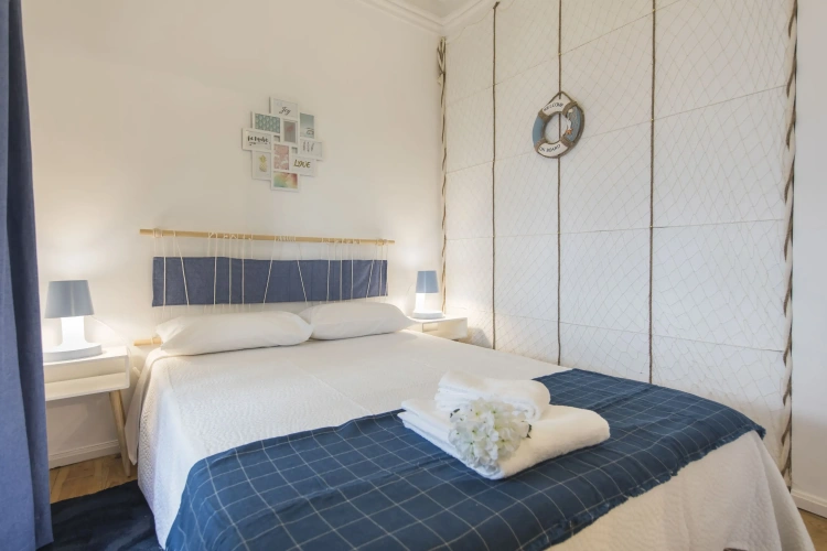 4 Bedrooms Classic Apartment