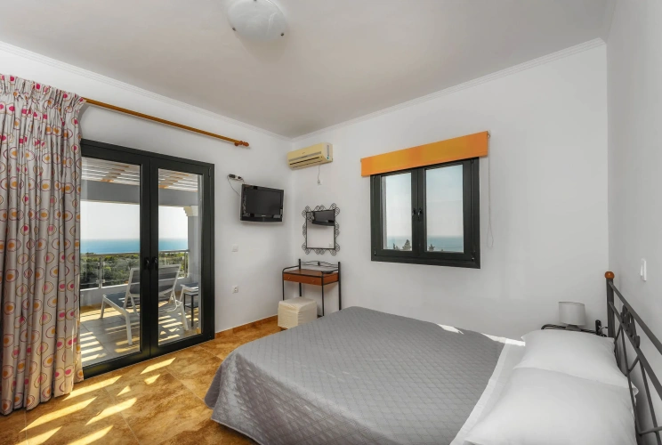 3 Bedrooms Apartment