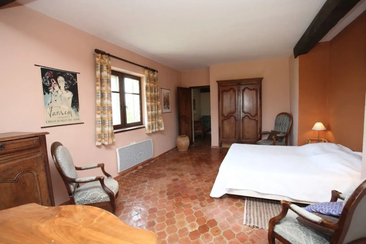 5 Bedrooms Villa