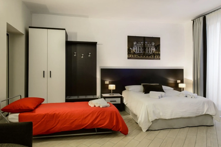 Standard Quadruple room with courtyard view