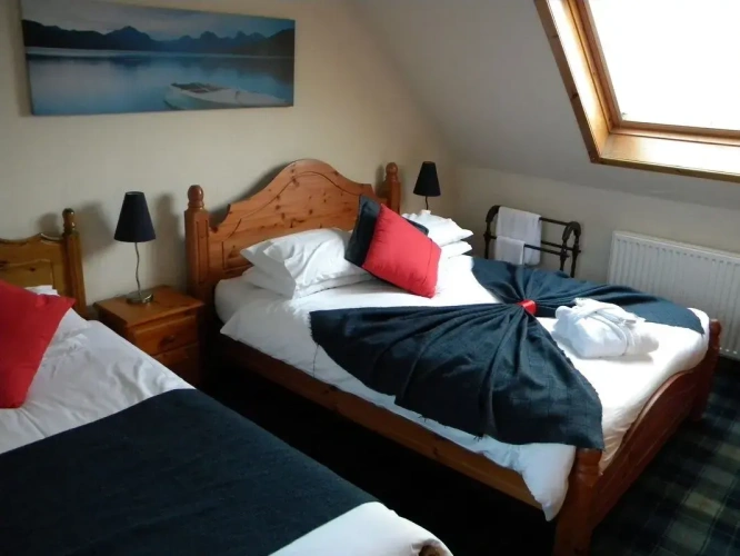 Standard Triple room