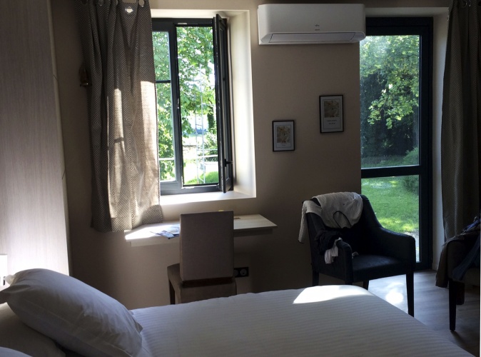 Standard Twin room with garden view