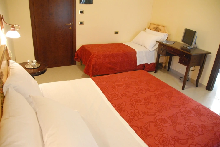 Standard Triple room