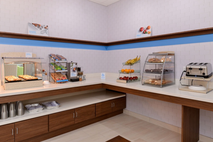 Holiday Inn Express & Suites St. Petersburg - Madeira Beach photo 15