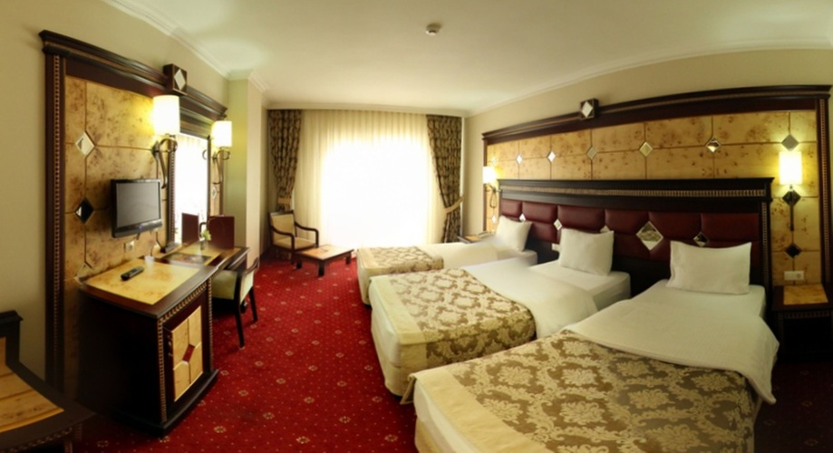 Standard Quadruple room with city view
