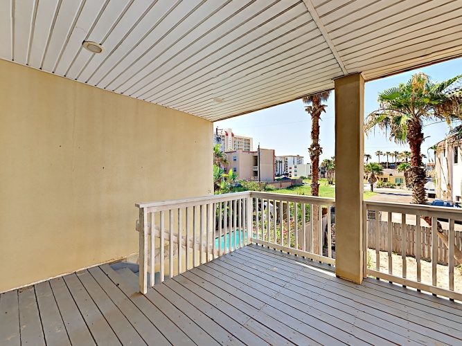 3 Bedrooms Cottage with balcony