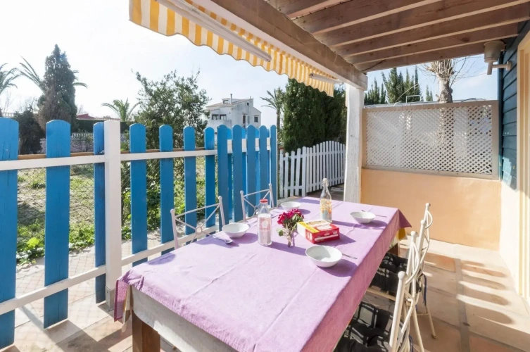 2 Bedrooms Cottage beachfront