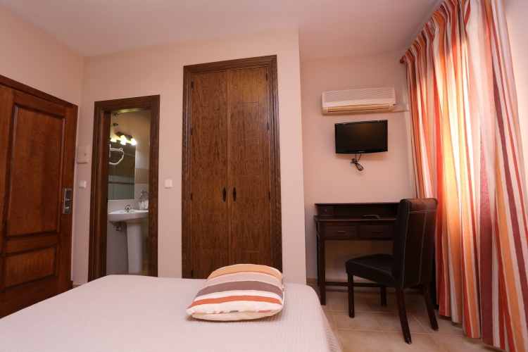 Standard Double room with city view