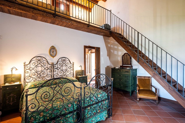 5 Bedrooms Villa
