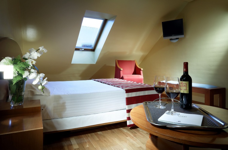 Standard Triple room