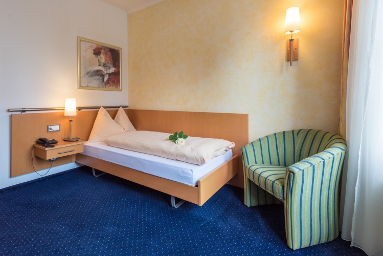 Standard Single room with balcony and with lake view