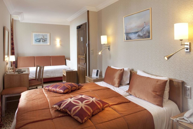Standard Triple room