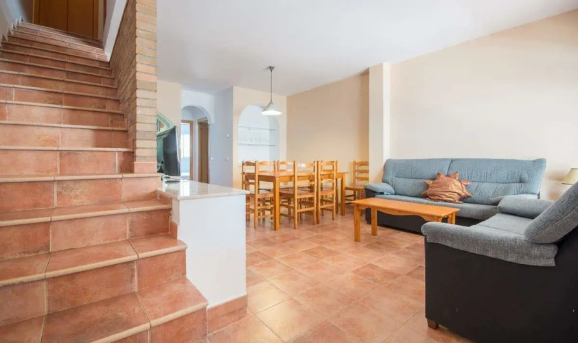 4 Bedrooms Apartment