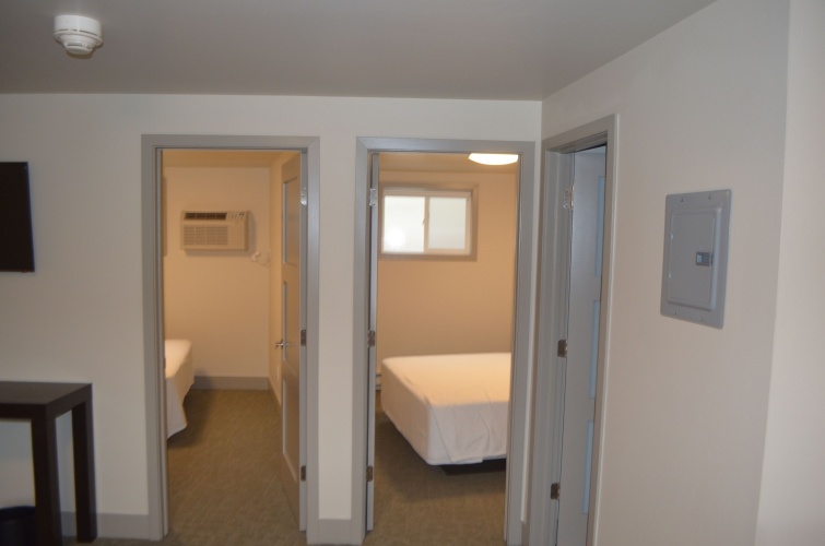 2 Bedrooms Suite with mountain view