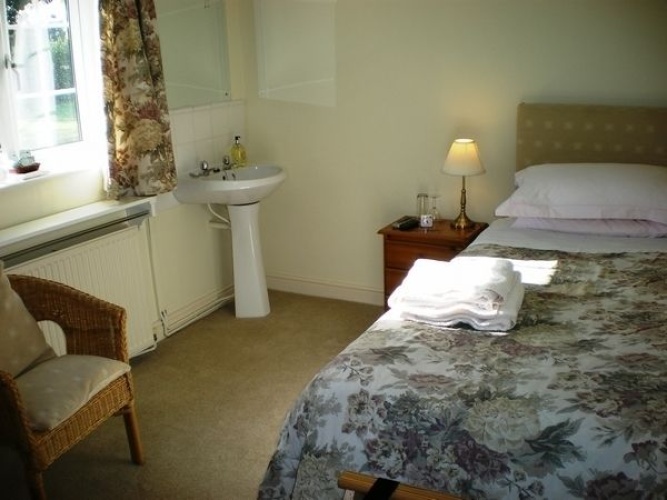 Standard Single Basement room
