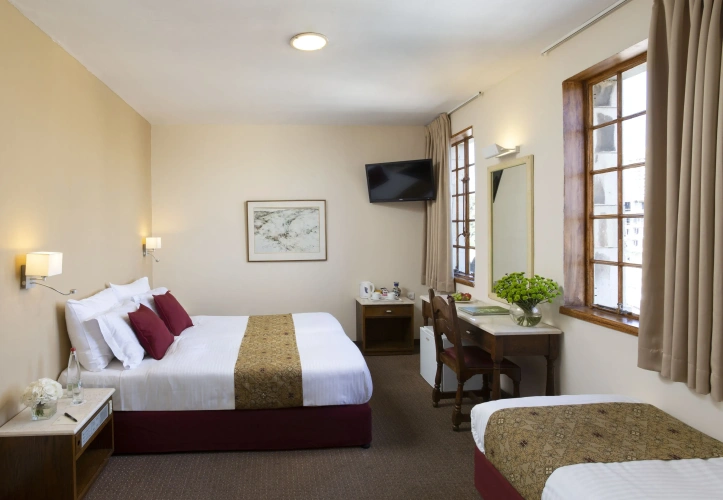 Standard Triple room