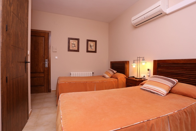 Standard Twin room with city view