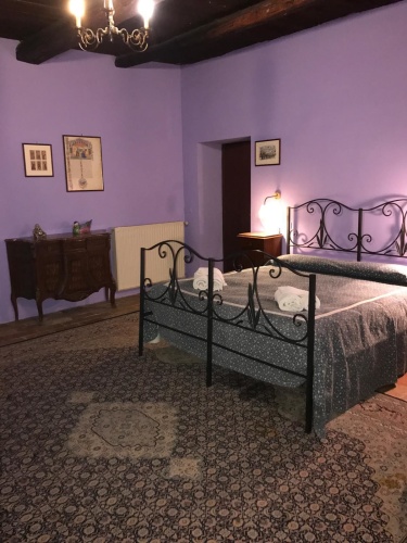 Classic Triple Basement room