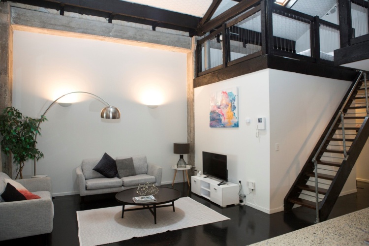 5 Bedrooms Apartment