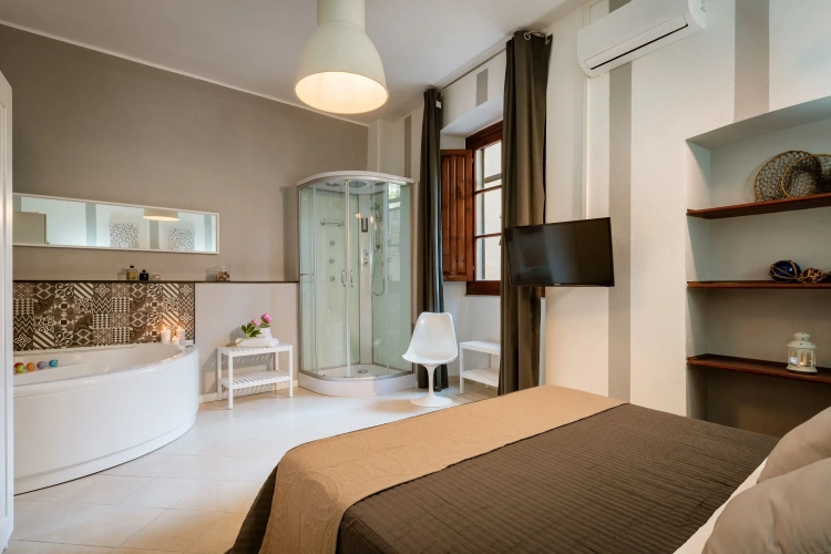 1 Bedroom Deluxe Suite with city view