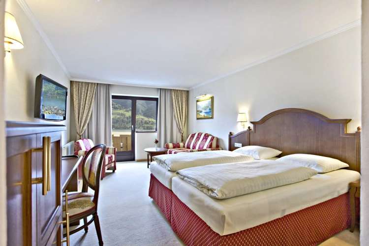 Double Junior Suite with balcony and with lake view