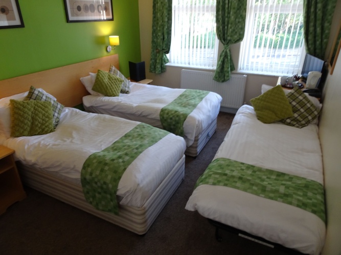 Standard Triple room