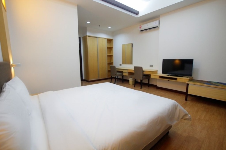3 Bedrooms Apartment