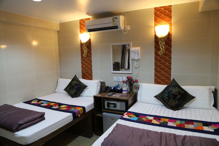 Standard Triple room